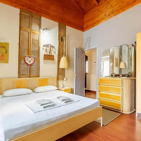 Hébergement de vacances Kalavrita Winter Retreat - Homely Spacious