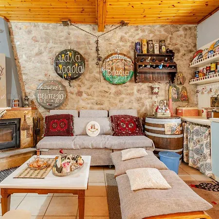 Feriehus Kalavrita Winter Retreat - Homely Spacious