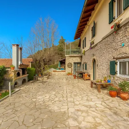 Kalavrita Winter Retreat - Homely Spacious Hébergement de vacances Áno Vlasía