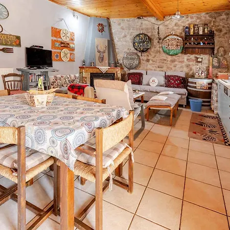 Kalavrita Winter Retreat - Homely Spacious *