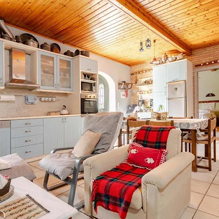Kalavrita Winter Retreat - Homely Spacious