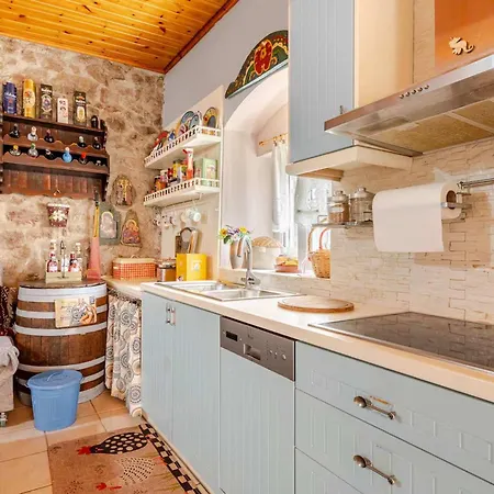 Kalavrita Winter Retreat - Homely Spacious *