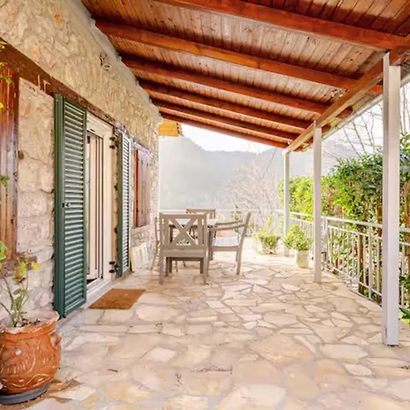 Kalavrita Winter Retreat - Homely Spacious *