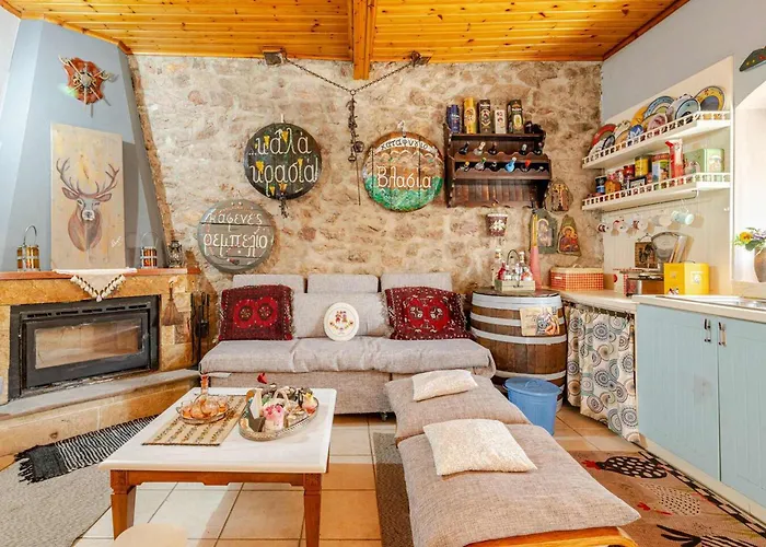 Feriehus Kalavrita Winter Retreat - Homely Spacious