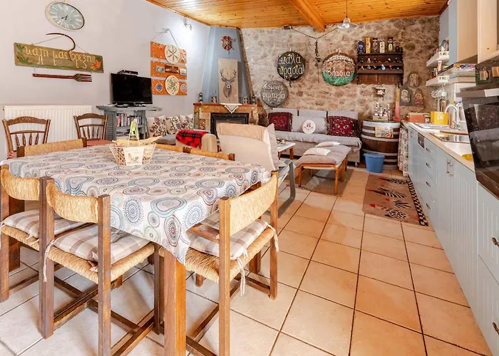 Kalavrita Winter Retreat - Homely Spacious *