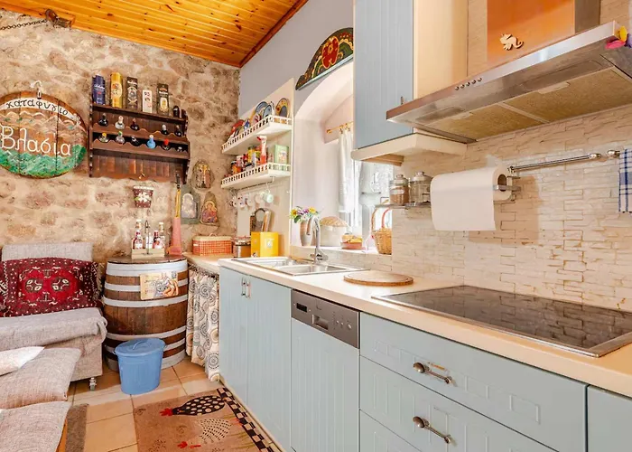 Kalavrita Winter Retreat - Homely Spacious *