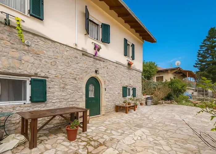 Kalavrita Winter Retreat - Homely Spacious